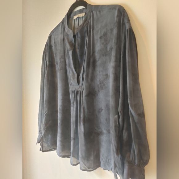 Vince Silk Marbled Blouse Size Small - Picture 5 of 10